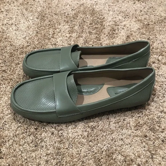 Boston Design Studio Loafers/ NWOB/ olive green / woman’s size 10 W - Picture 5 of 9